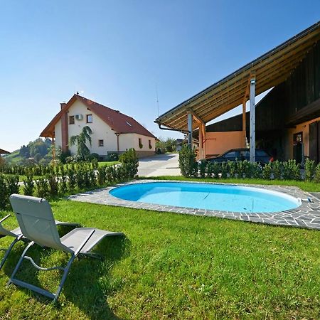 Loce pri Poljcanah Farmhouse Lipoglav מראה חיצוני תמונה